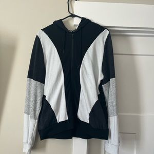 Victoria’s Secret/pink sweatshirt zip up. Size large. Only worn a few times.